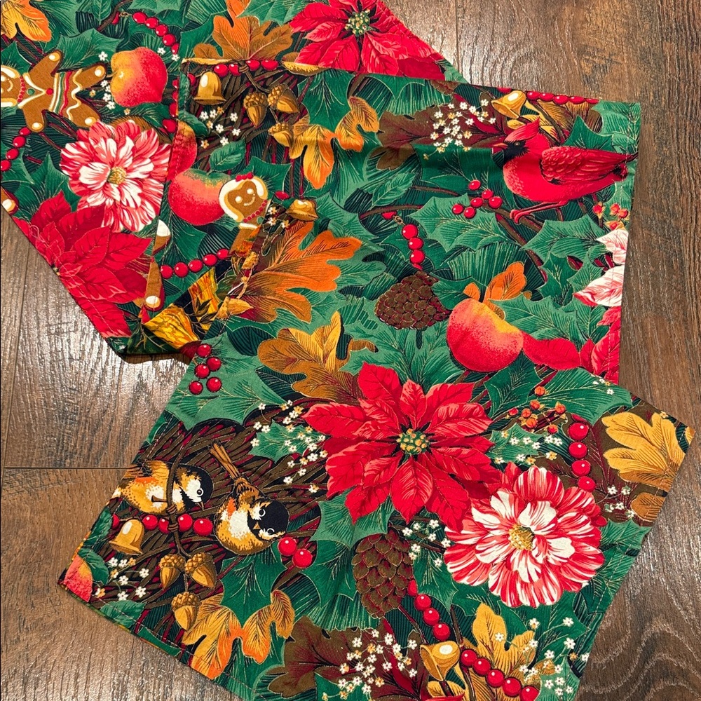 Reversible table runner